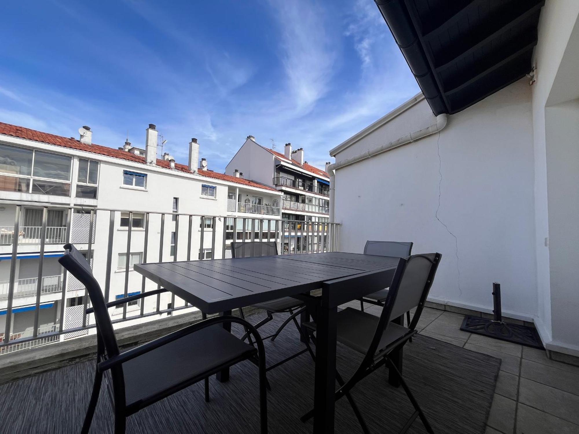 Coeur De Saint-Jean-De-Luz : Appartement Lumineux Avec Balcon, Proche Plage Et Commerces - Fr-1-239-1079 Luaran gambar