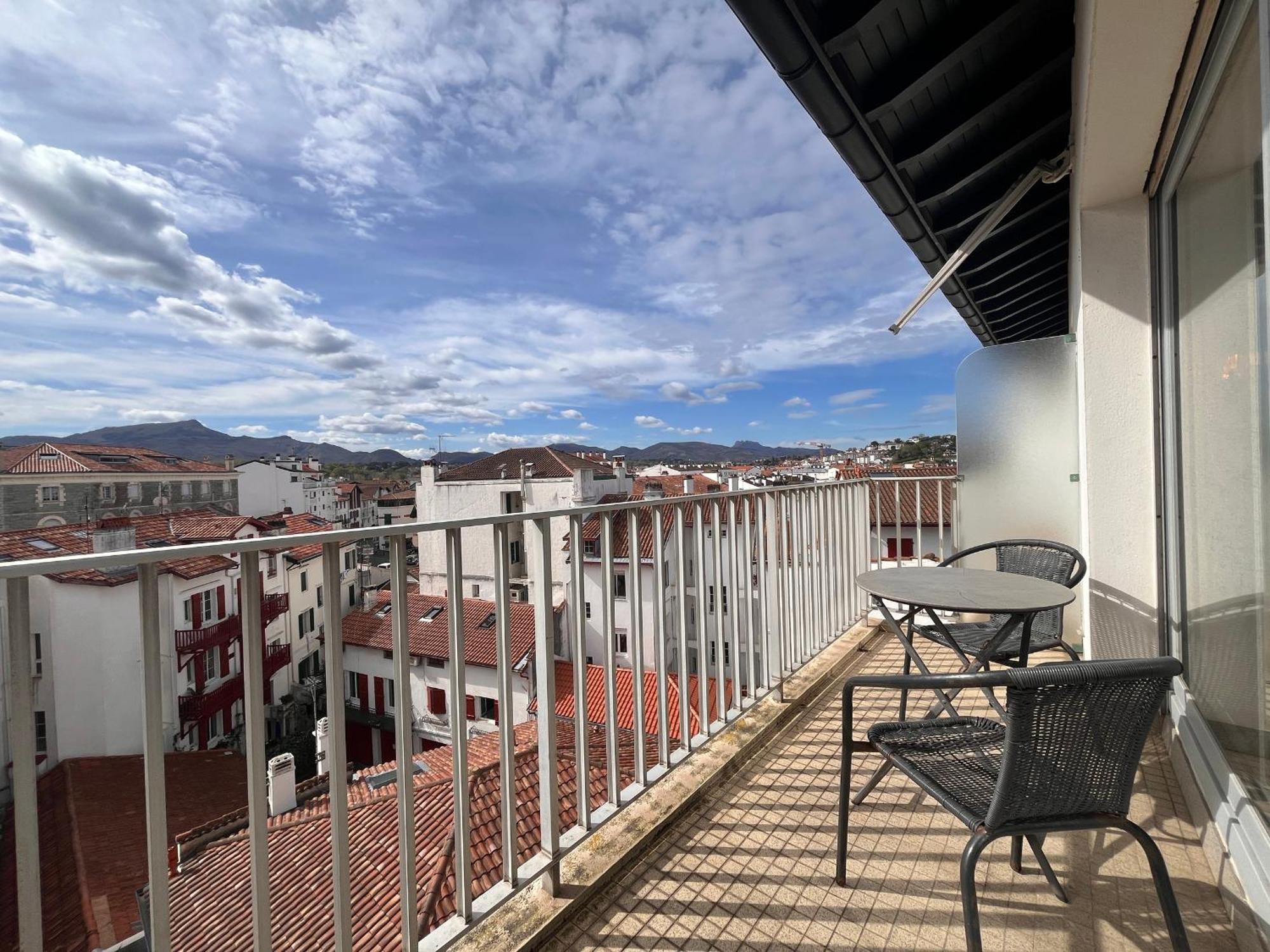 Coeur De Saint-Jean-De-Luz : Appartement Lumineux Avec Balcon, Proche Plage Et Commerces - Fr-1-239-1079 Luaran gambar